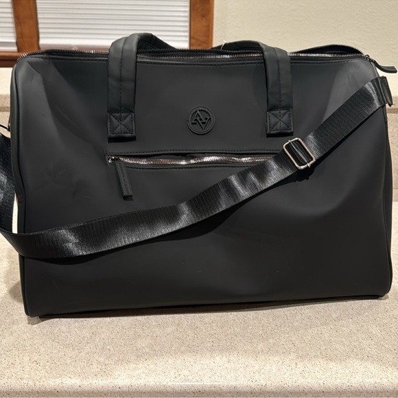 Adrienne Vittadini AV Elite Collection Matte Nylon Duffel Bag NWT - Picture 8 of 11